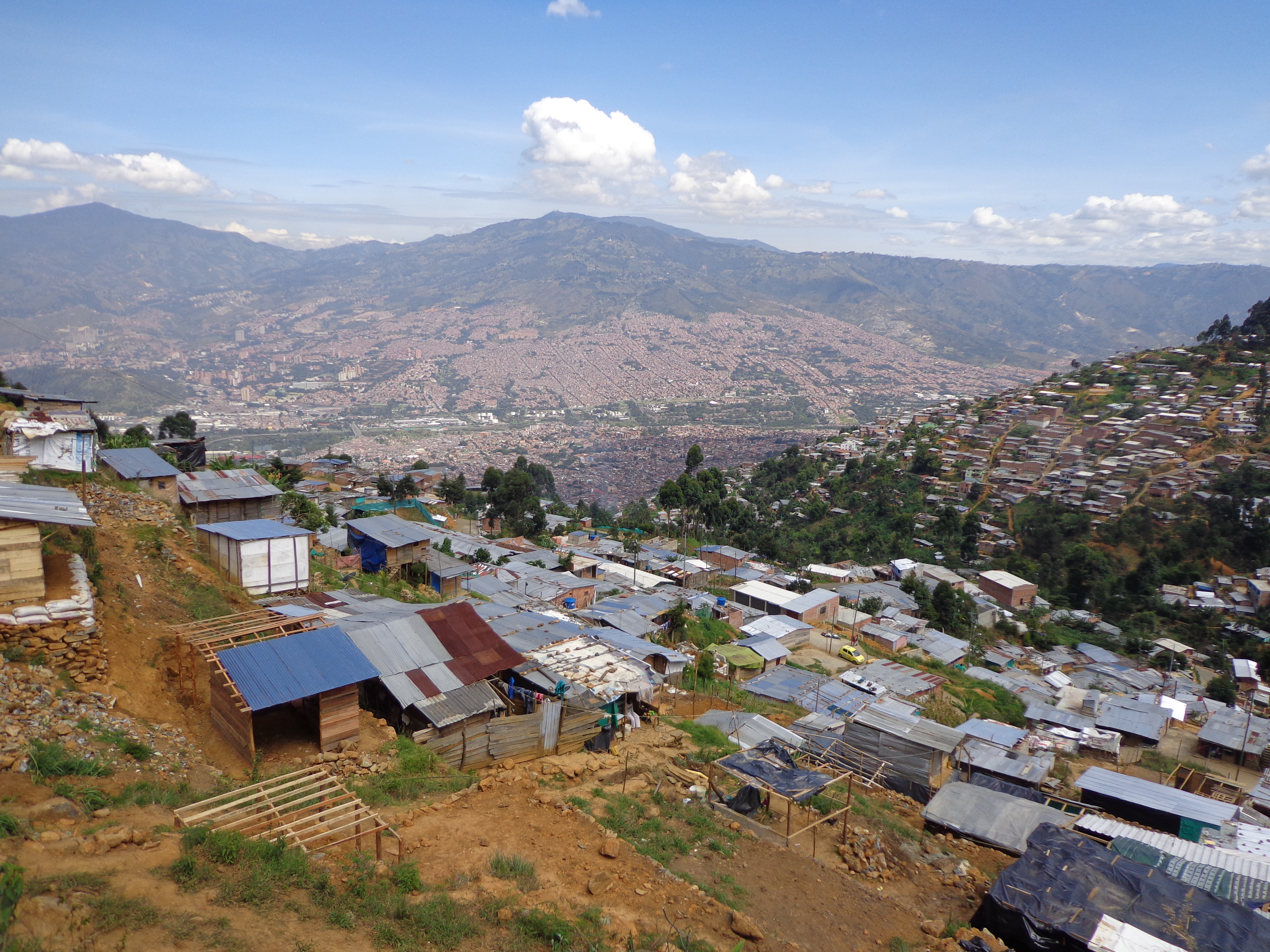 View from Barrio La Cruz on Medellín in the Aburrá valley. © Department of Landscape Architecture and Design,  Leibniz University Hannover, Christian Wertmann